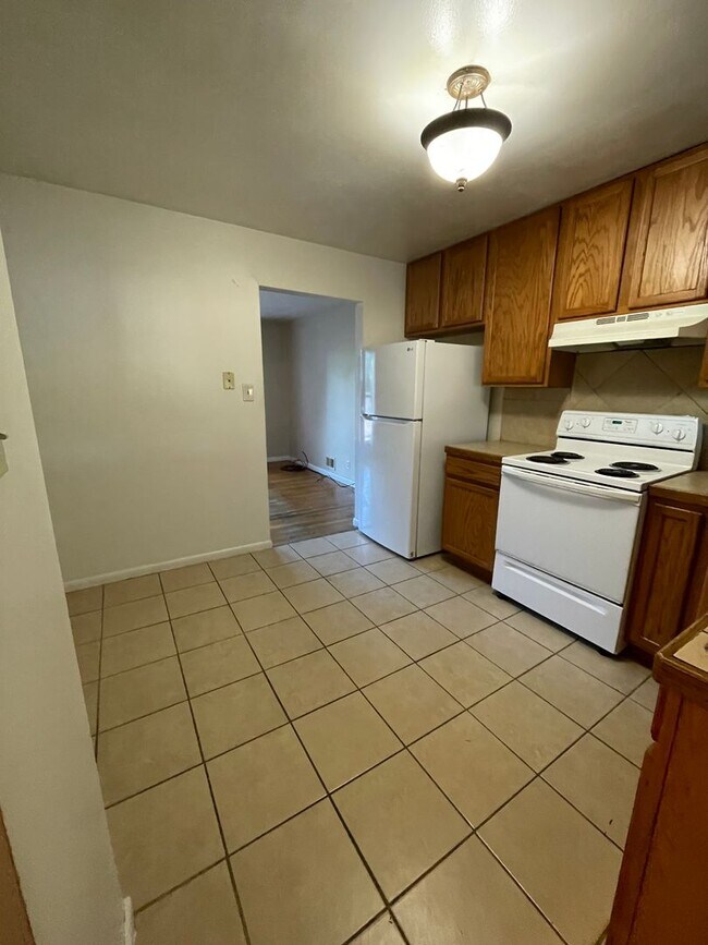 Building Photo - 4 Bed 2 Bath Ranch style Home Available Oc...