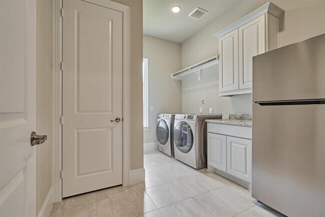 Building Photo - 12907 Mustang River Dr