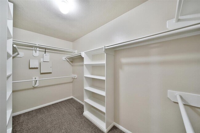 Building Photo - 14622 Palos Park Dr