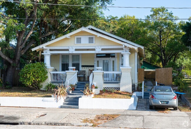 Building Photo - 934 E 11th Ave