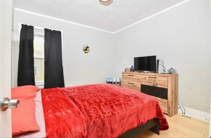 Building Photo - 390 Weeden St