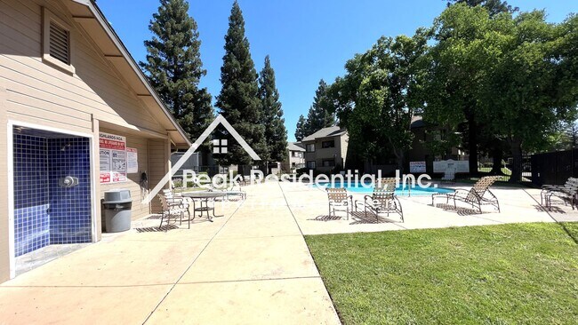 Building Photo - 3715 Tallyho Dr