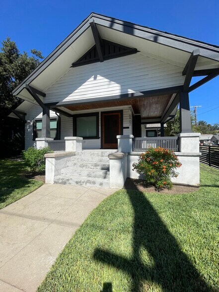 Building Photo - 6902 N Figueroa St
