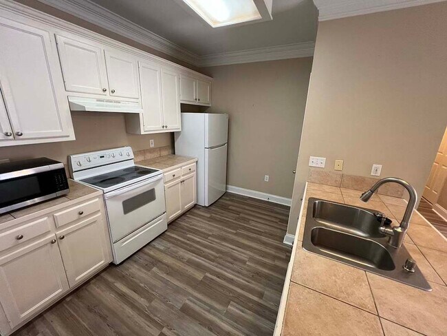 Building Photo - Beautiful 3BR Home in Sought-After Beau Pré off River Rd – Open Floor Plan & Fenced Yard!
