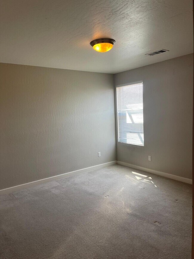 Building Photo - 1668 Bull Lea Dr SE