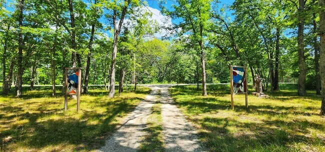 Building Photo - 226 N High Bridge Rd