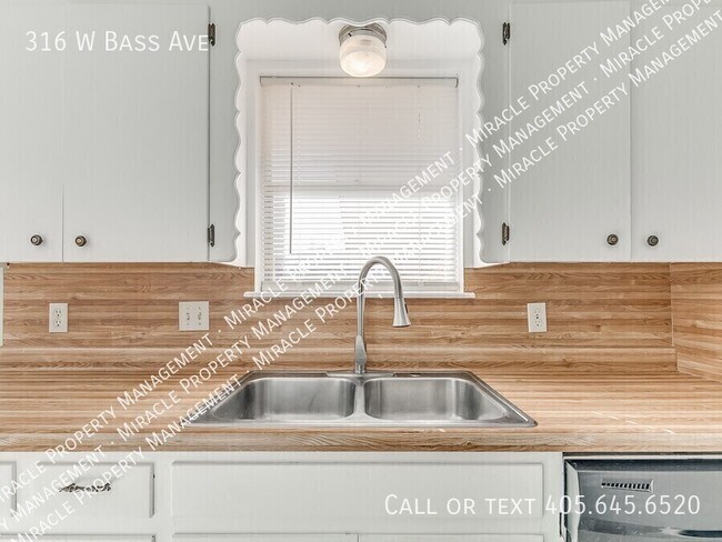 Building Photo - 316 W Bass Ave
