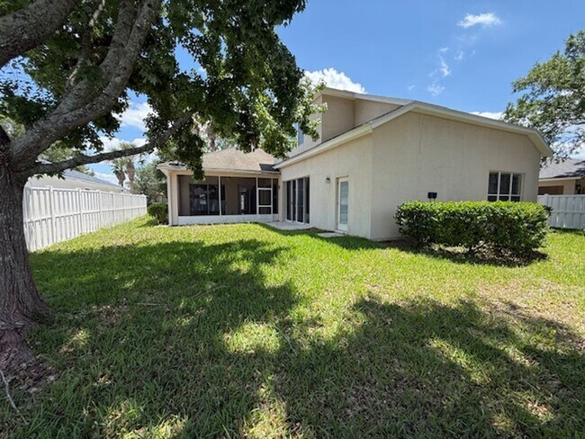 Building Photo - Spacious and well-appointed 4-bedroom, 3.5...
