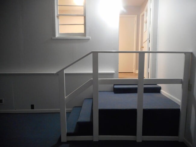 Building Photo - 820 Oakdale Rd