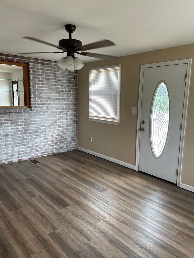 Building Photo - COMING SOON! 3 Bed 1 Bath in Shippensburg,...
