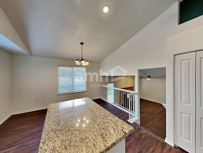 Building Photo - 5956 S Stone Flower Way