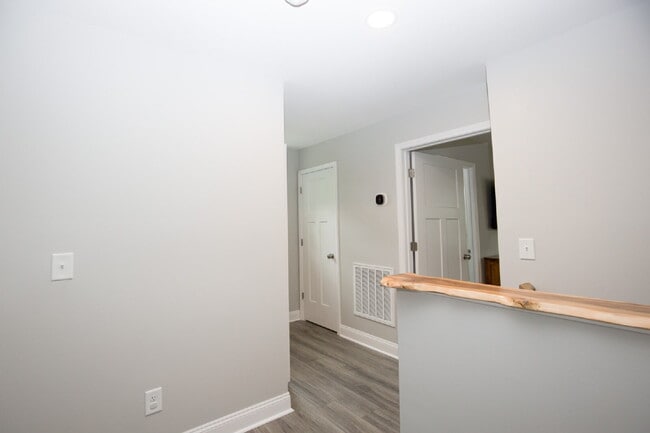 Building Photo - Charming 3-bedroom, 2.5-bath home nestled in the heart of Carthage