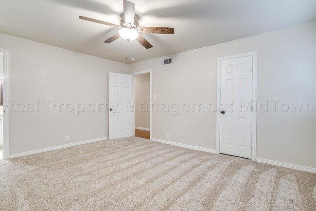 Building Photo - 1813 Thomas Pl