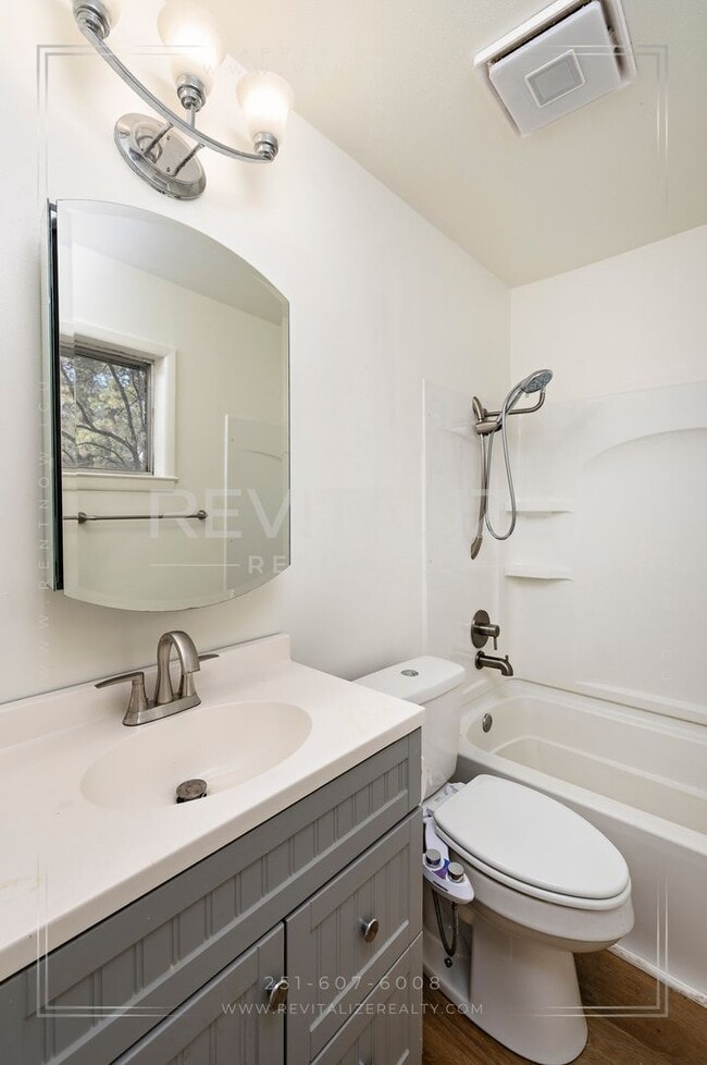 Building Photo - FREE DECEMBER RENT + HALF-DEPOSIT SPECIAL! Spacious 4-Bed 2-Bath Brick Home in West Mobile