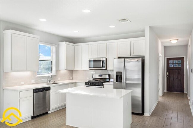 Building Photo - 3008 Sage Ranch Dr
