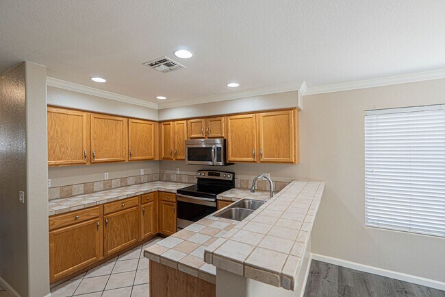 Building Photo - Lovely 3 bed/2.5 bath in Lindsay Ranch!