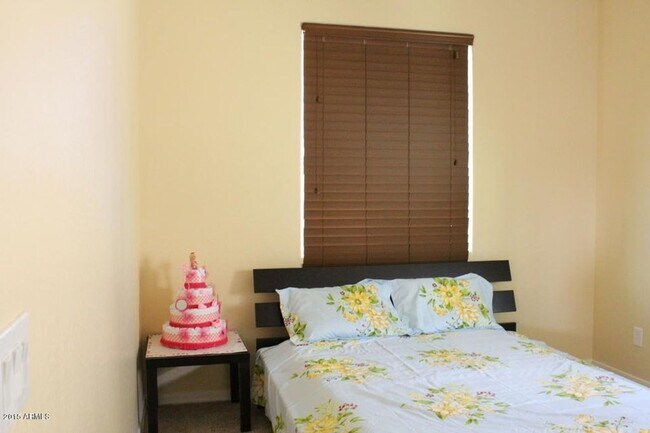 Building Photo - Beautiful 5 bed 3 bath home in Ocotillo Waters