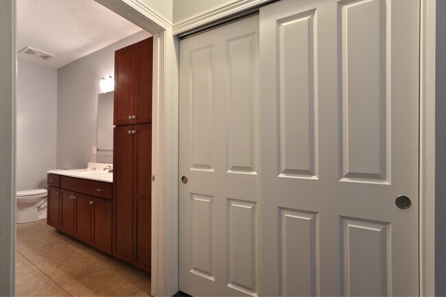 Building Photo - 511 W 1st Ave