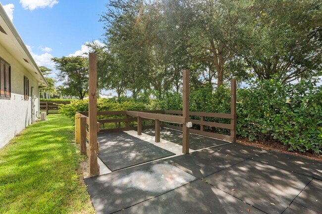 Building Photo - 14492 Equestrian Way