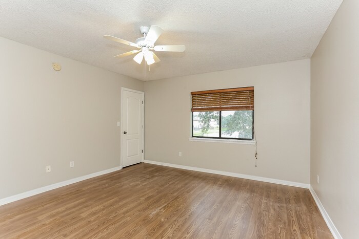 Building Photo - 4652 Playschool Dr