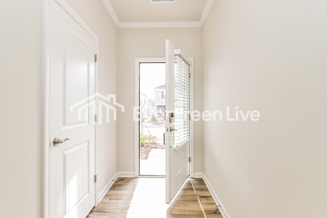 Building Photo - 5519 Hydrangea St