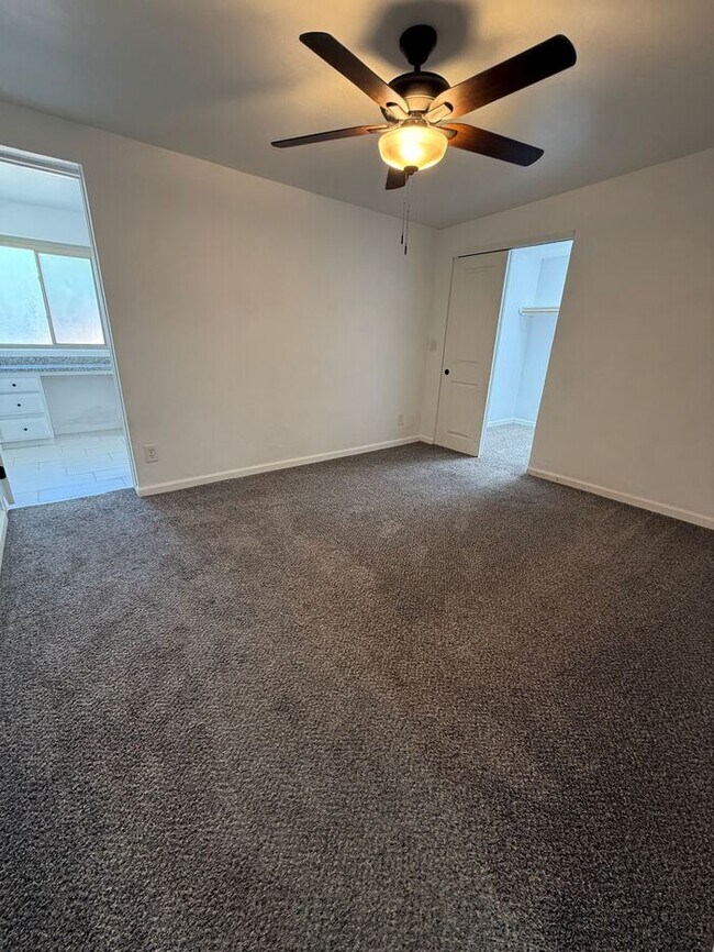 Building Photo - House For Rent