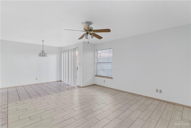 Building Photo - 18 E Samano St