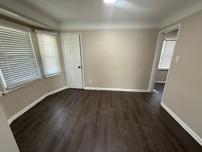 Building Photo - This beautifully updated 3-bedroom, 1-bath single-family home is ready for move-in!