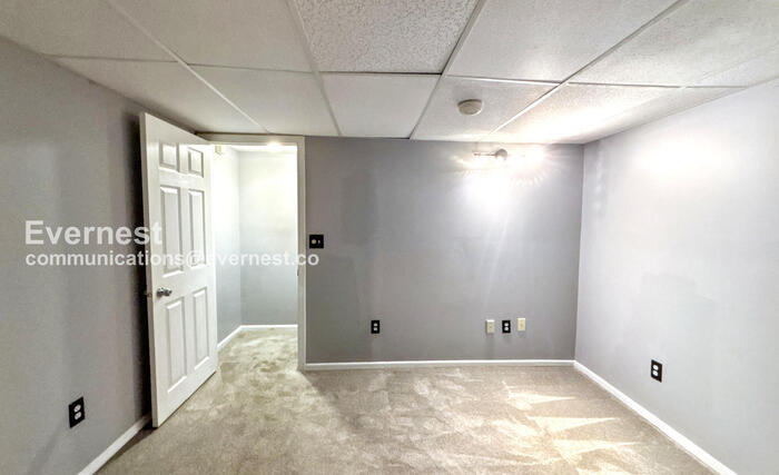 Building Photo - 199 Macandrews Way