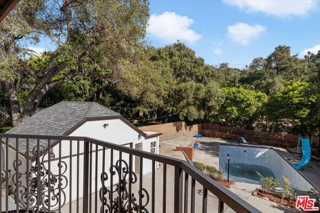 Building Photo - 1928 Montecito Dr