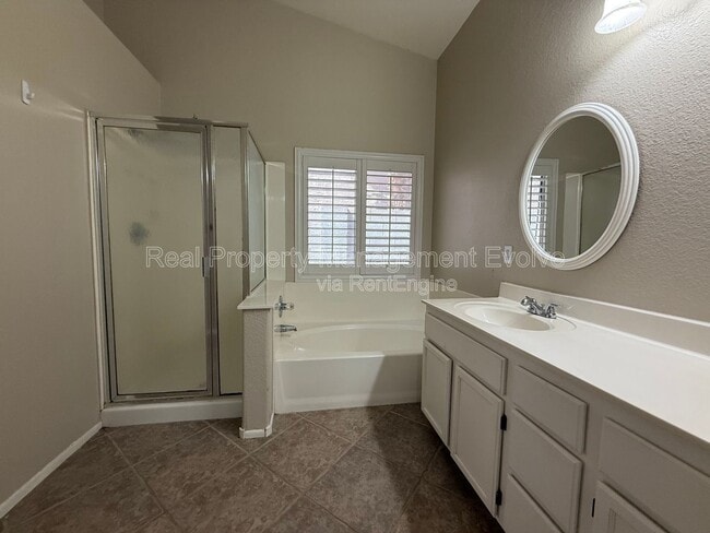 Building Photo - 1007 W Cooley Dr