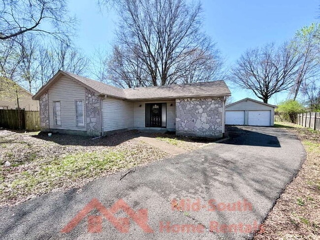 Building Photo - 7029 Tree Line Cove