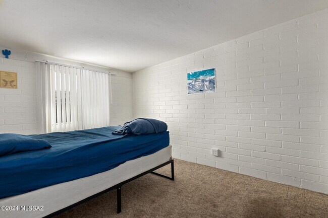 Building Photo - 7455 E Desert Spring Dr