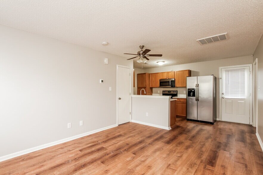 Building Photo - 5805 Greenway Vista Ln