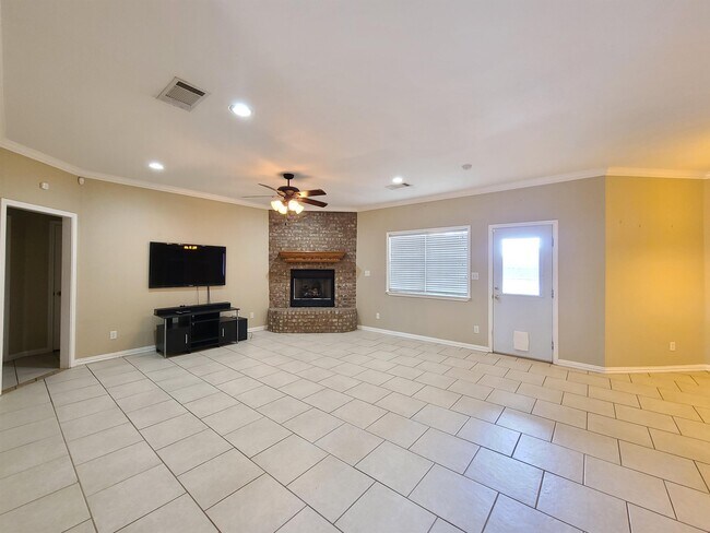 Building Photo - 4631 Bowie Dr