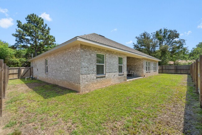 Building Photo - 48 Longwood Dr