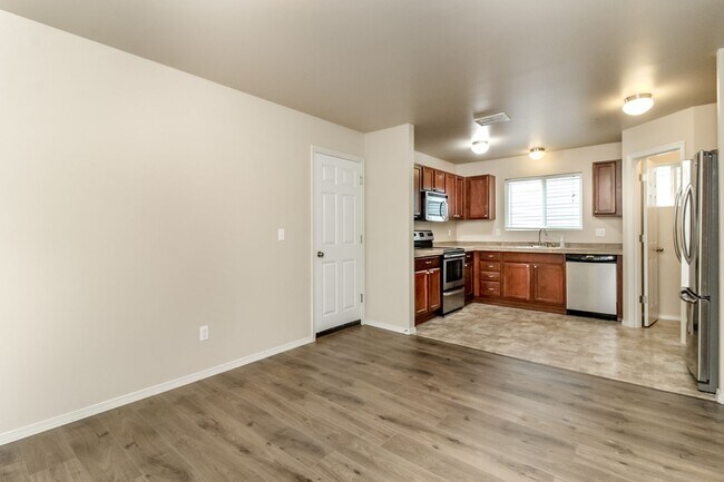 Building Photo - 1360 Sinclair Dr
