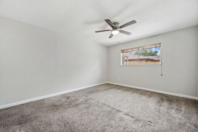 Building Photo - 4023 Broken Elm Dr