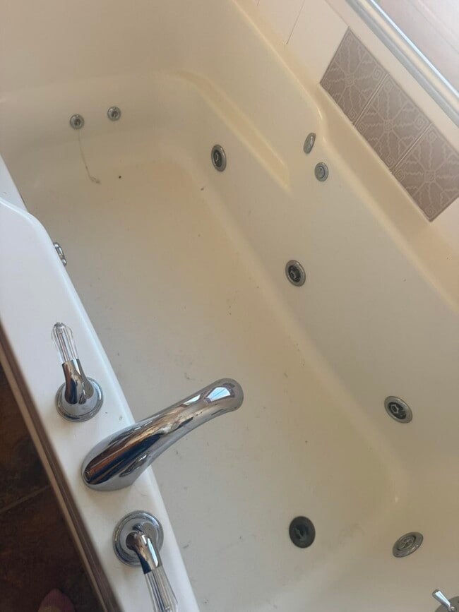 Building Photo - 3079 Pittsview Dr