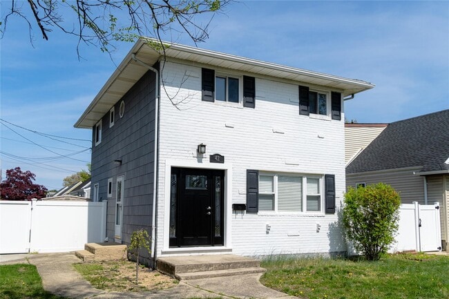 Building Photo - 42 Madison Dr