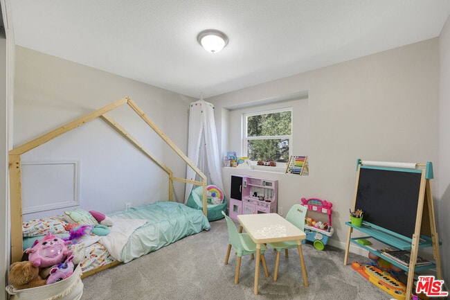 Building Photo - 19358 Alcona St