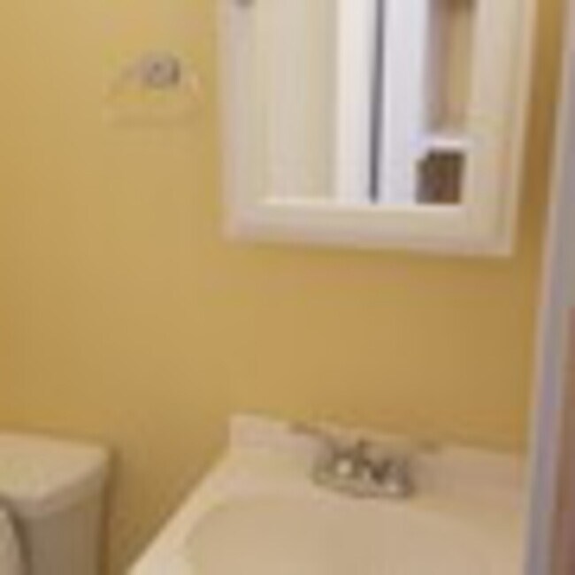 Building Photo - 30 1/2 Maple Street