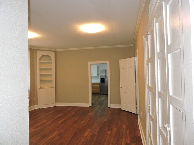 Building Photo - Great home near LSU Lakes