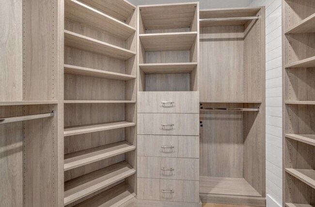 Building Photo - 5120 Carillo St