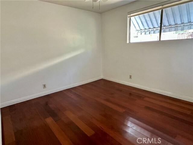 Building Photo - 2115 Holly Ave