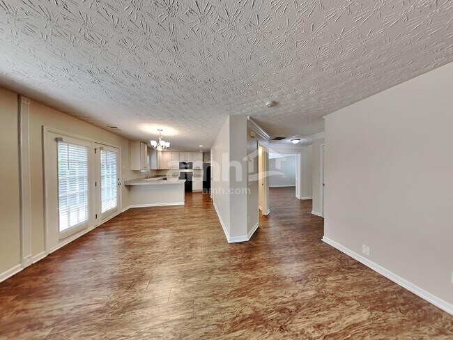 Building Photo - 327 Meadows Ln