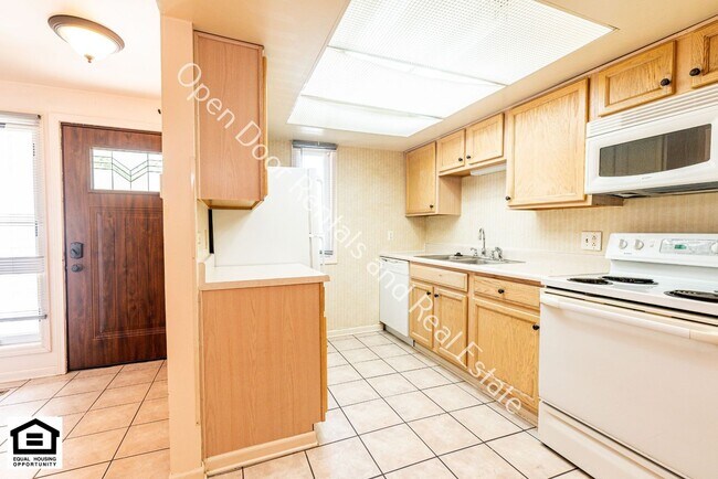 Building Photo - 15110 Tally Ho Dr
