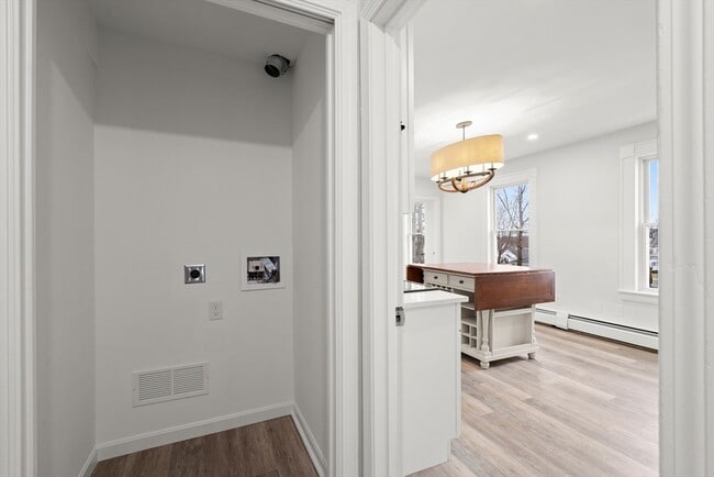 Building Photo - 17 3rd St