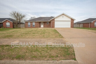 Building Photo - 1902 SW Fremont Rd