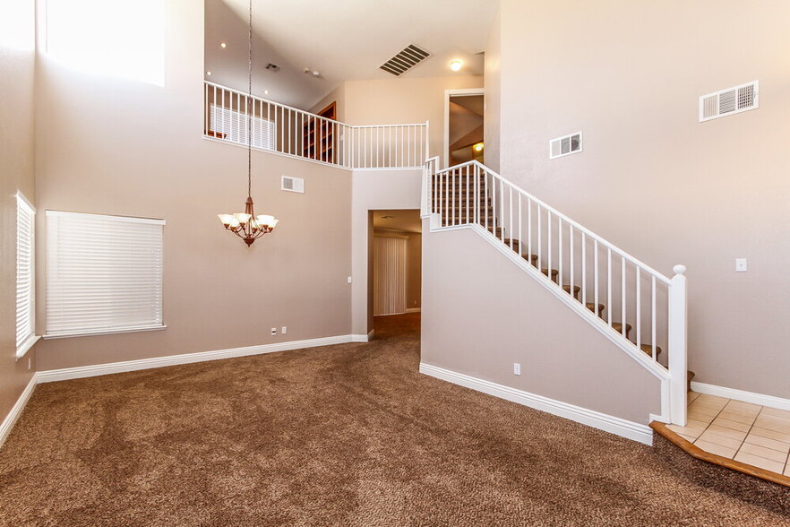 Building Photo - 261 Mariposa Way